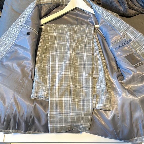 H&M gray checked suits - Picture 4 of 5